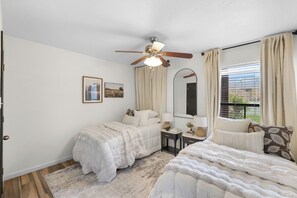 2 chambres, fer et planche à repasser, Wi-Fi gratuit, draps fournis