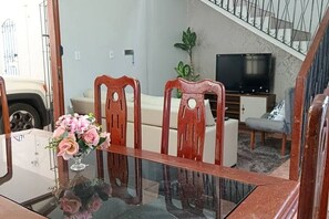 Dining - Suite Cotijuba 4, comfort close to the Airport, Mangueirão Stadium and Shopping Mall. (Belém)