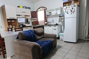 Living area - Suite Cotijuba 4, comfort close to the Airport, Mangueirão Stadium and Shopping Mall. (Belém)