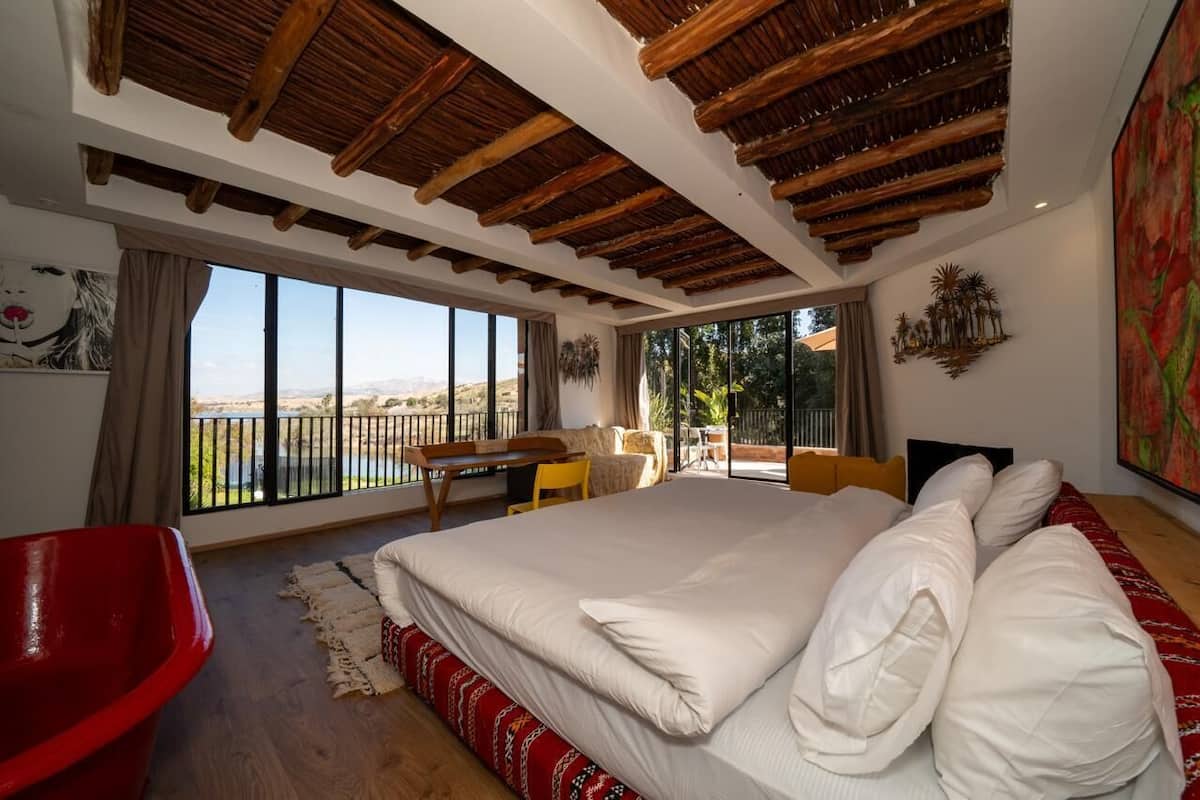 Deluxe Suite, Lake View