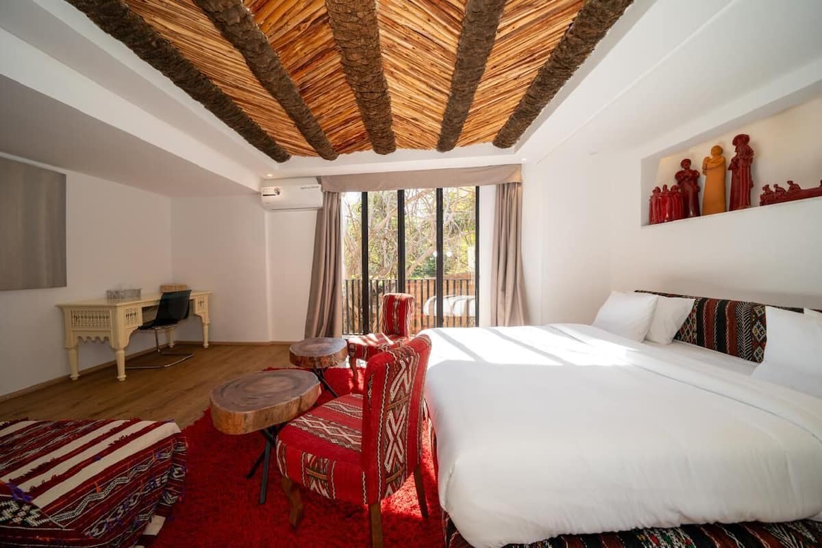 Deluxe Suite | In-room safe, desk, laptop workspace, iron/ironing board (on request)