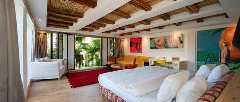Executive Suite | In-room safe, desk, laptop workspace, iron/ironing board (on request)
