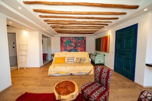 Deluxe Suite, Lake View | Interior