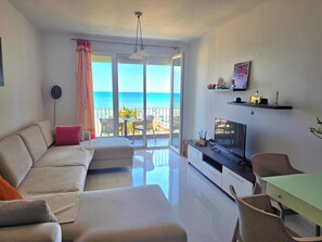 TV - Beachfront & Sea View Apartment 102 (Durres)