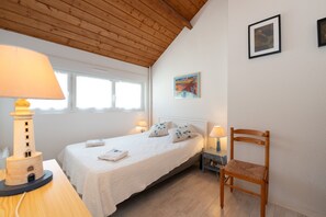 3 habitaciones y tabla de planchar con plancha 