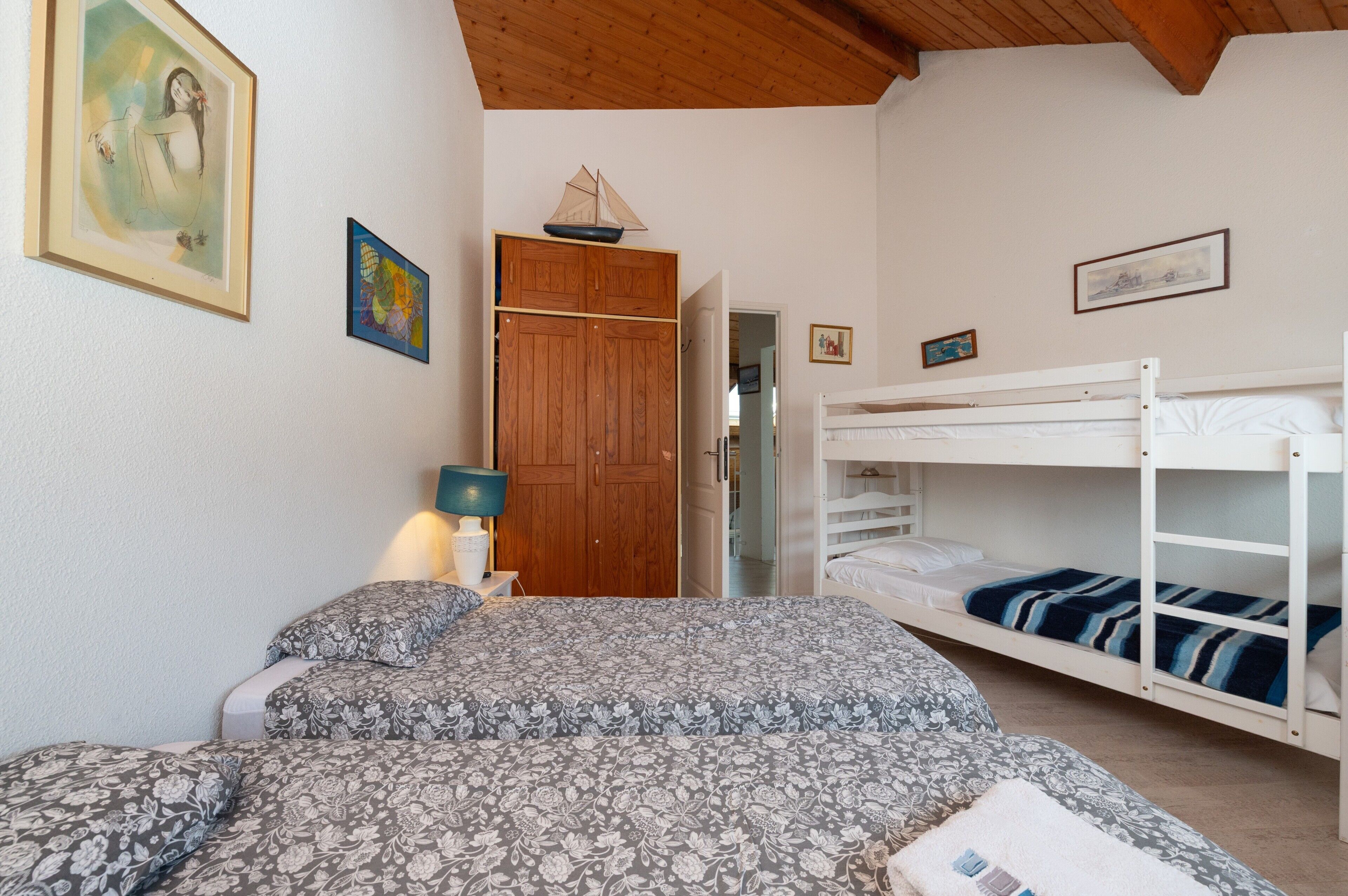3 bedrooms, iron/ironing board