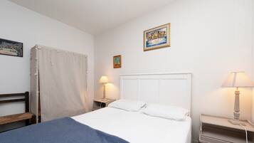 3 bedrooms, iron/ironing board