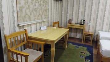 Twin Room, City View | Dining