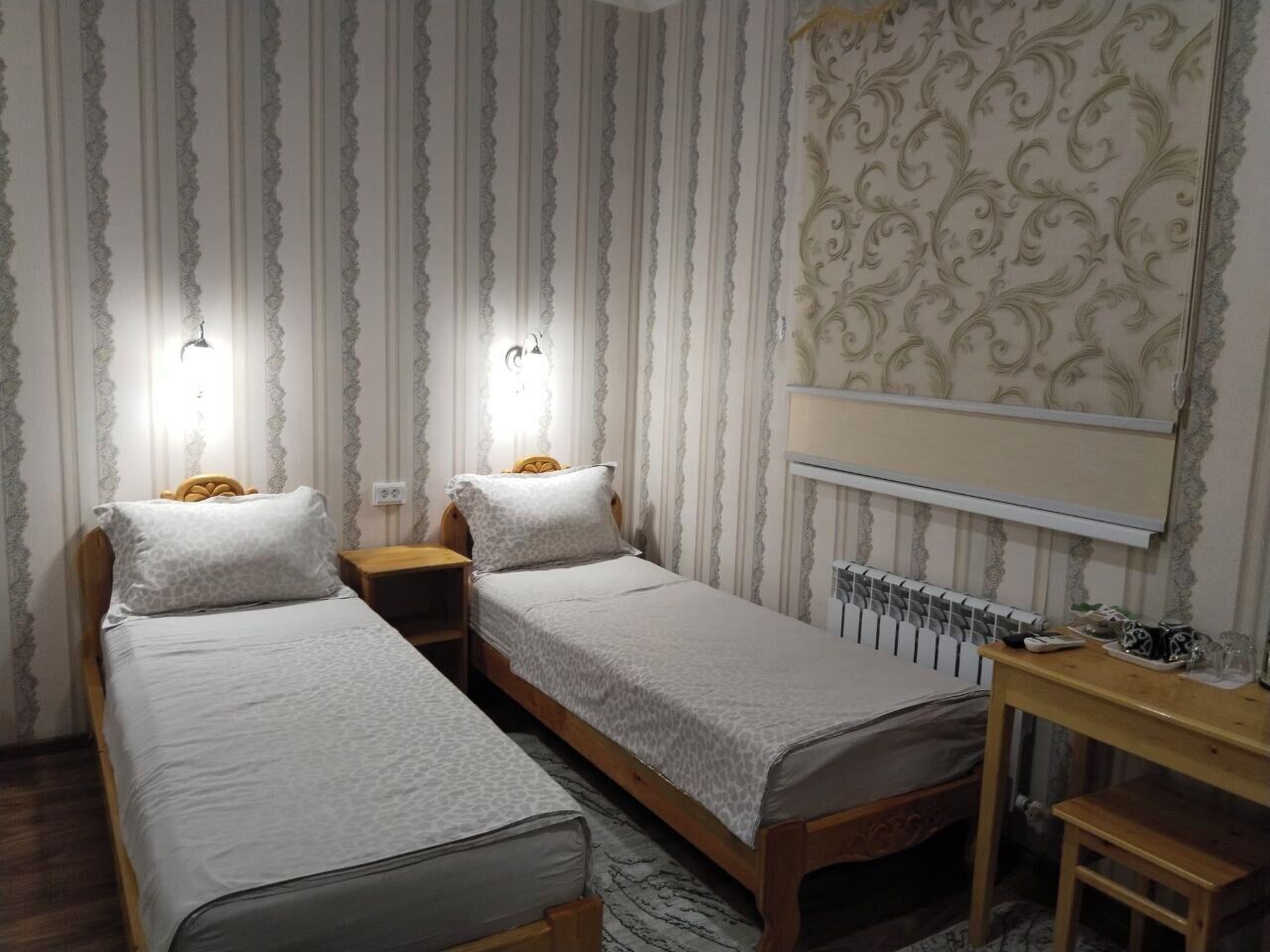 Kolmen hengen huone, kaupunkinäköala