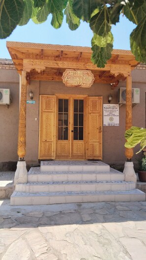 Unclassified image, 3 of 44, button - Gostevoy dom HOTEL ALLANAZAR OTA (Khiva)