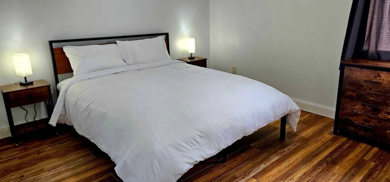 5 chambres, fer et planche à repasser, Wi-Fi, draps fournis