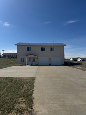 Exterior - Homestead Lodge in Belfield, ND (Belfield)