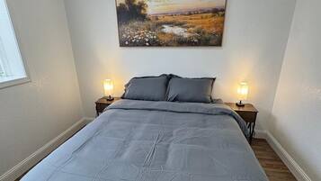 5 bedrooms, iron/ironing board, WiFi, bed sheets