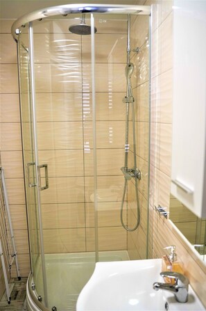 Shower, hair dryer, towels, toilet paper - Casa Luigi Studio 3 – Calm & Central Old Town (Rovinj)