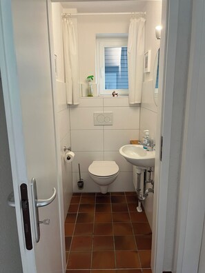 Shower, hair dryer, towels, soap - Cozy vacation home with sauna and fireplace in Maasholm-Bad (Maasholm)