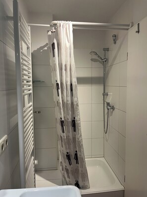 Shower, hair dryer, towels, soap - Cozy vacation home with sauna and fireplace in Maasholm-Bad (Maasholm)