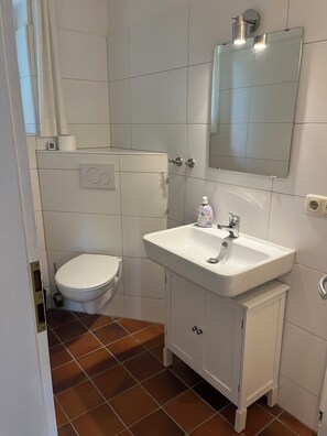 Shower, hair dryer, towels, soap - Cozy vacation home with sauna and fireplace in Maasholm-Bad (Maasholm)