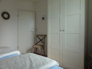 3 bedrooms, iron/ironing board, WiFi, bed sheets - Cozy vacation home with sauna and fireplace in Maasholm-Bad (Maasholm)