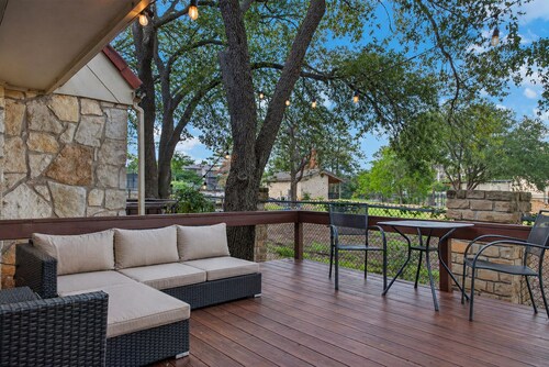Sleek Retreat @ HB Resort w/Views and Deck!