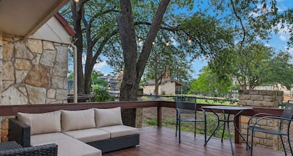 Sleek Retreat @ HB Resort w/Views and Deck!