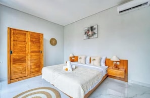 3 bedrooms, iron/ironing board, WiFi, bed sheets - Cozy 3-bedroom villa in Tumbak Bayuh with cool AC breeze Near Canggu (Mengwi)