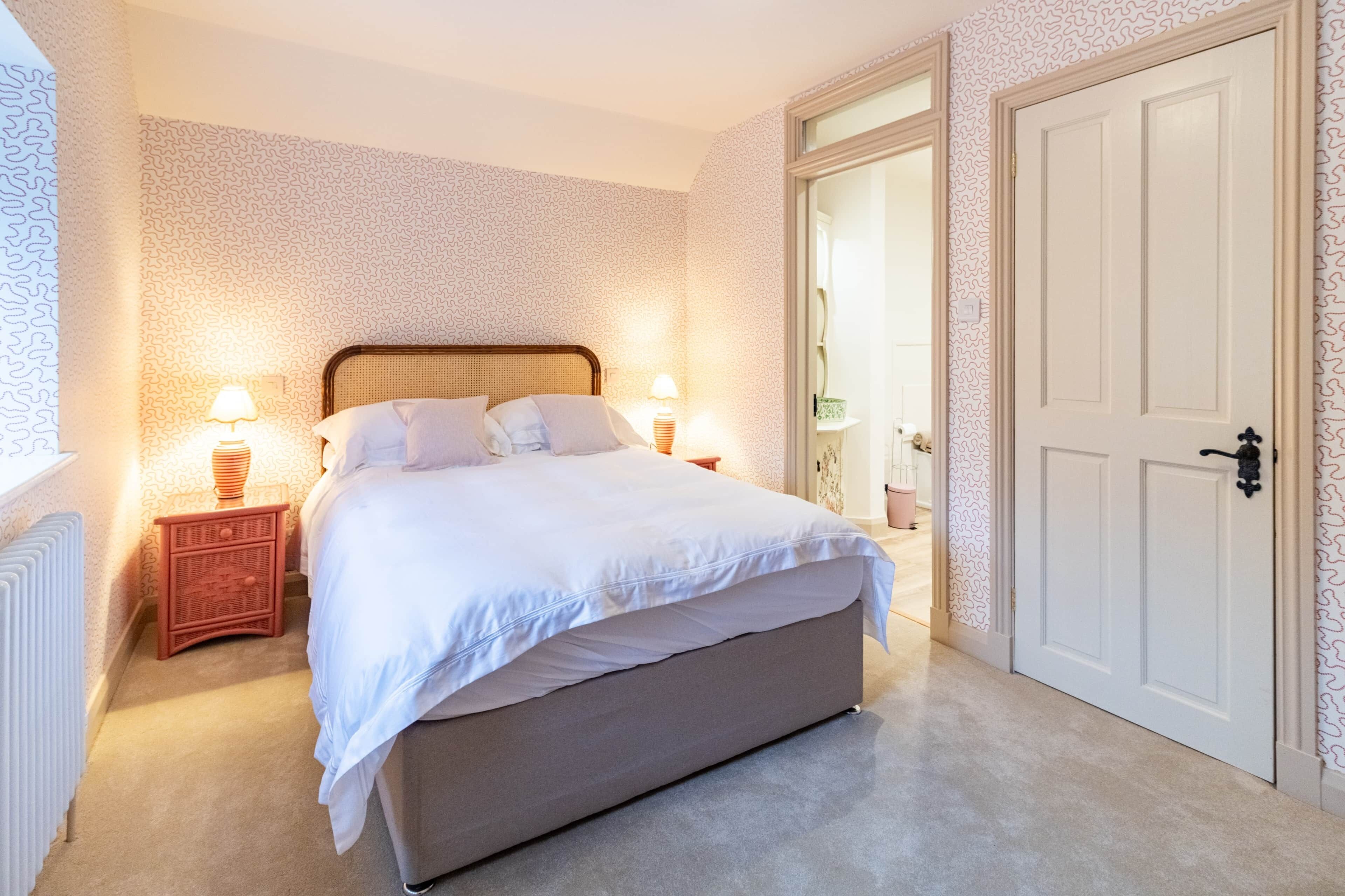 4 bedrooms, WiFi, bed sheets
