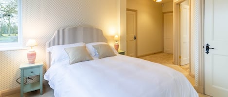4 bedrooms, WiFi, bed sheets