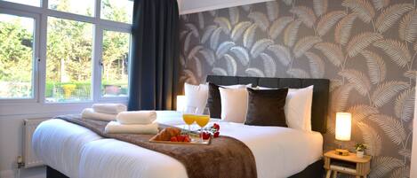 3 bedrooms, desk, iron/ironing board, free WiFi
