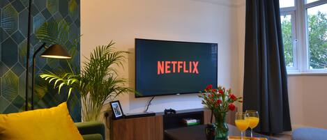 Téléviseur connecté, jeux vidéo, lecteur de DVD, sélection de films