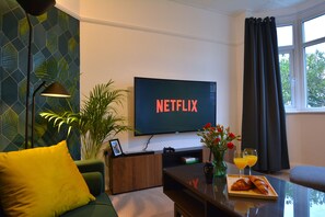 Smart-tv, tv-spel, dvd-spelare och ett filmbibliotek