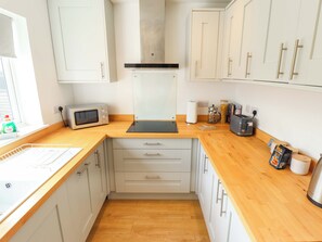 Dishwasher, cookware/dishes/utensils - Field View (North Walsham)