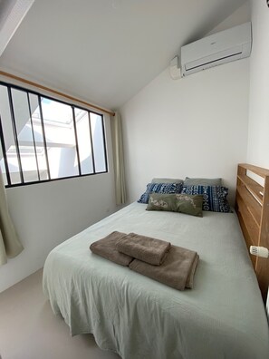7 bedrooms, iron/ironing board, Internet, bed sheets