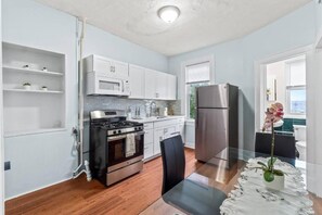 Private kitchen - NY City Views Retreat & Good Transportation (Guttenberg)