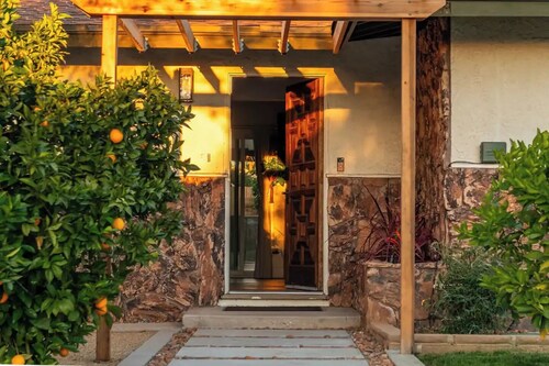 Redlands Retreat - 3BR, Gym, Pool, Outdoor Shower