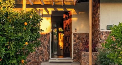 Redlands Retreat - 3BR, Gym, Pool, Outdoor Shower