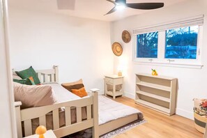 3 bedrooms, desk, iron/ironing board, travel cot
