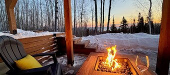 Well appointed 3-acre Grand Marais cabin featuring sweeping Lake Superior views.