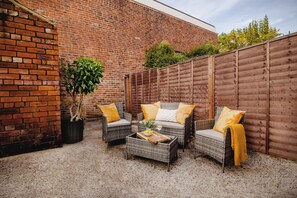 Terrace/patio - Blue Lagoon Retreat Escape | Free Parking | 16PPL (Sheffield)