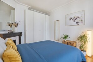 1 bedroom, iron/ironing board, WiFi, bed sheets - Charming apartment in the center of Paris (Paris)