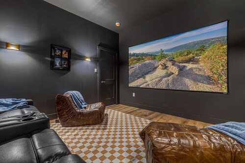 Indoor Pool*Hot Tub*Sauna*Game Room*Near Acadia
