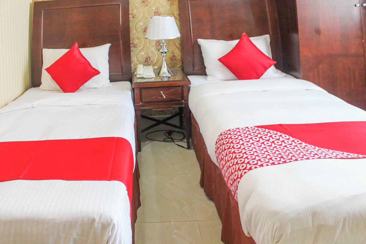 Premium bedding, down comforters, in-room safe, soundproofing