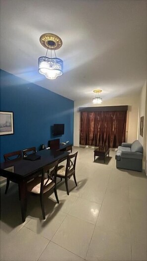 Familien-Doppel- oder -Zweibettzimmer, Stadtblick | Innenbereich