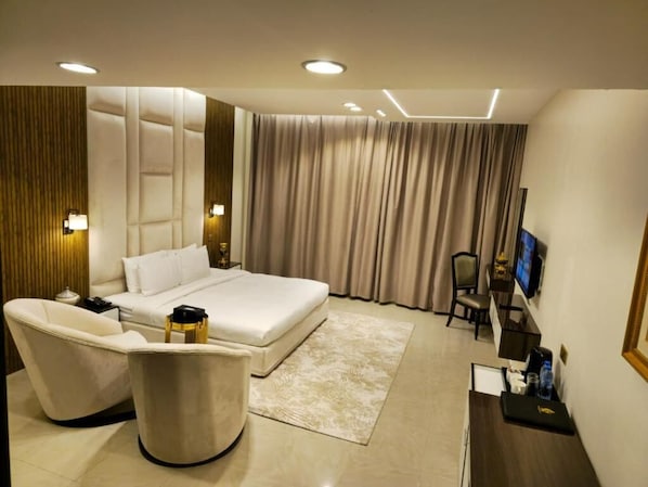 Egyptian cotton sheets, premium bedding, minibar, in-room safe