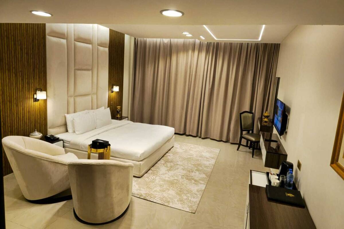 Premium bedding, down comforters, in-room safe, soundproofing