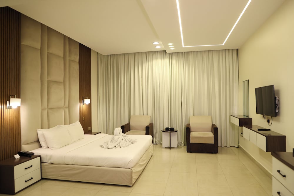 CLIFTON INTERNATIONAL HOTEL photo 6