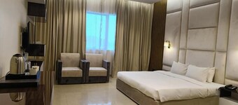 Clifton International Hotel