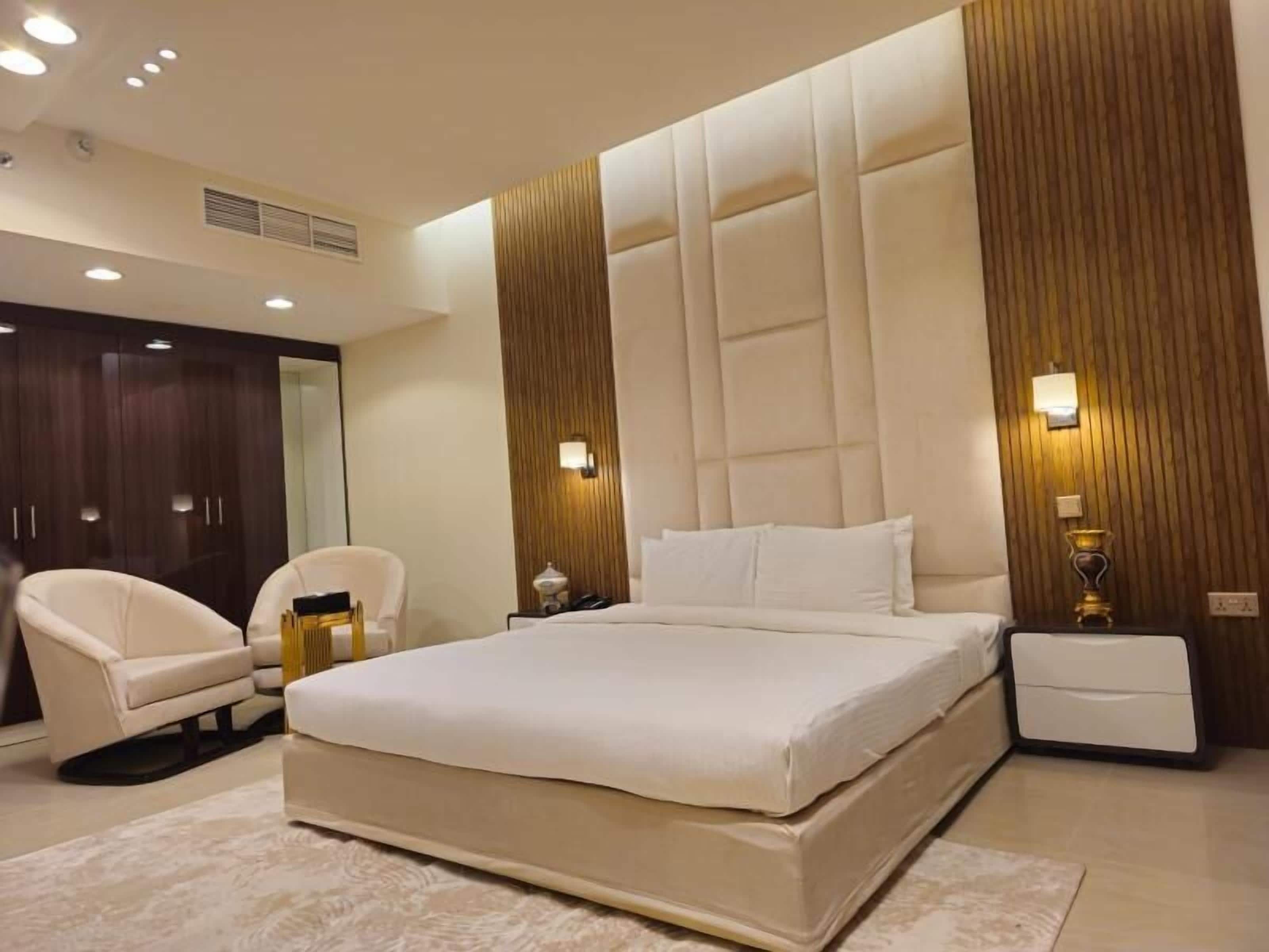 Deluxe Double Room | Egyptian cotton sheets, premium bedding, minibar, in-room safe