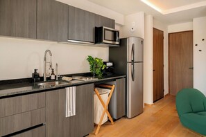 Coffee/tea maker, fridge, microwave, oven - A Stylish Retreat in Roma Norte (Mexico City)