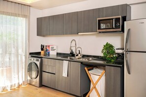 Coffee/tea maker, fridge, microwave, oven - A Stylish Retreat in Roma Norte (Mexico City)