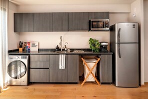 Private kitchen - A Stylish Retreat in Roma Norte (Mexico City)